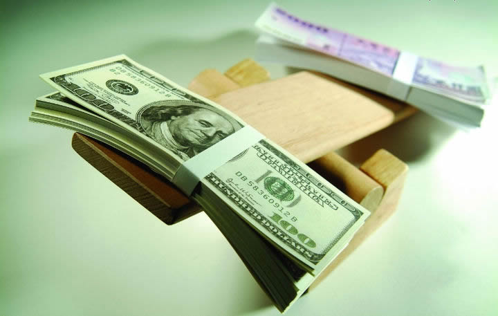 英镑兑美元维持高位震荡，谨防破位下行